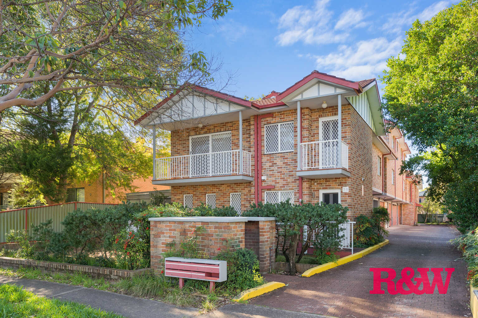6/77-79 FIRST AVENUE Campsie