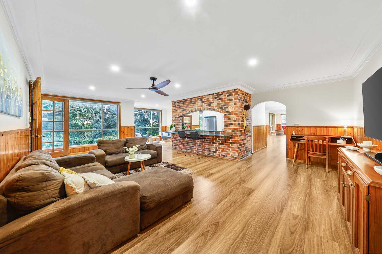 137 LONGHURST ROAD Minto