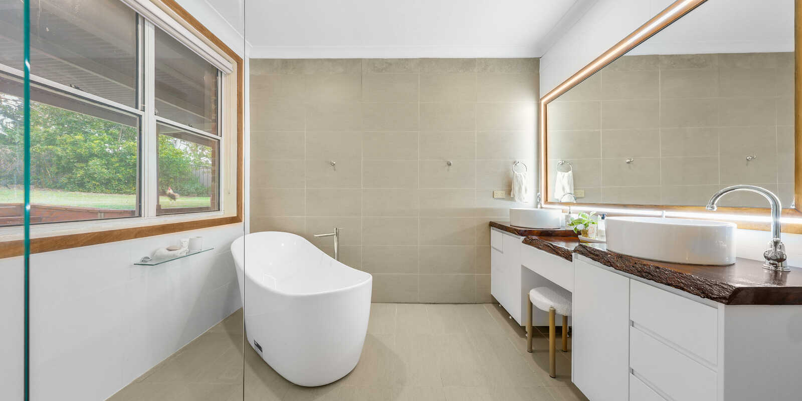 137 LONGHURST ROAD Minto