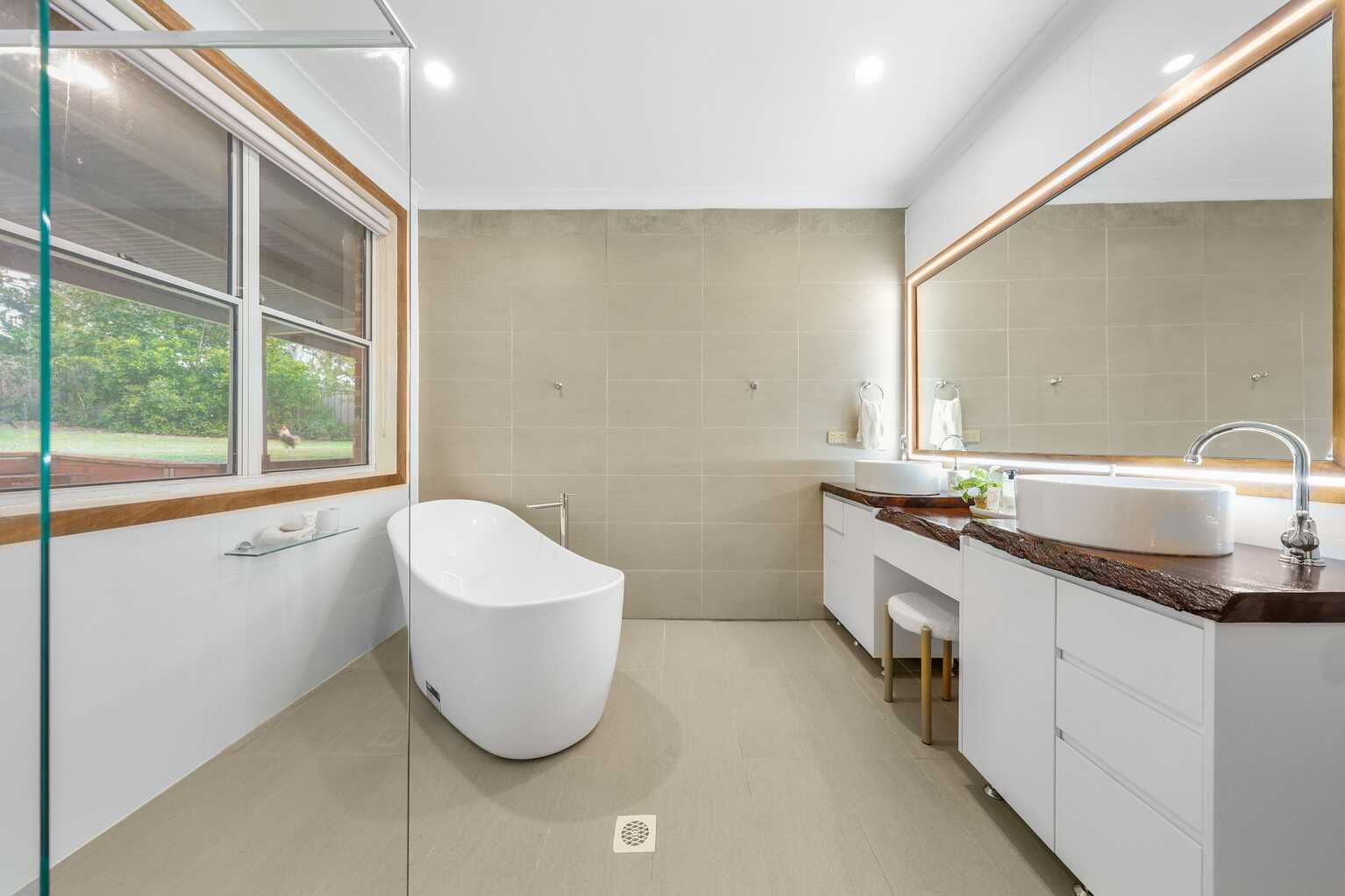 137 LONGHURST ROAD Minto