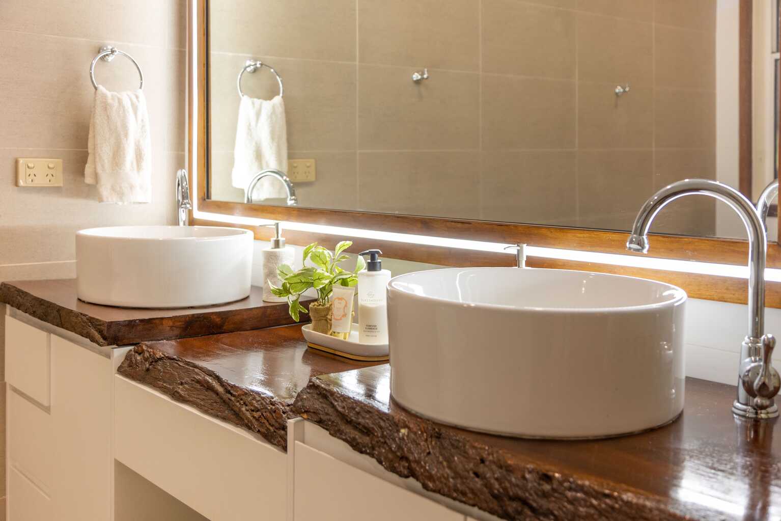 137 LONGHURST ROAD Minto
