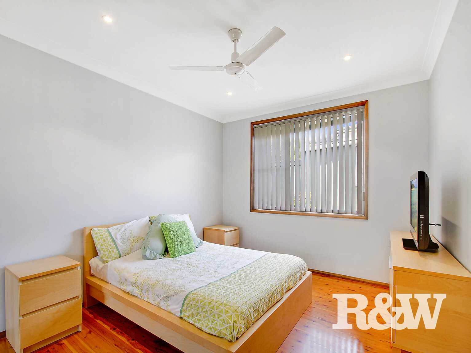 15 Timesweep Drive St Clair 15 Timesweep Drive St Clair