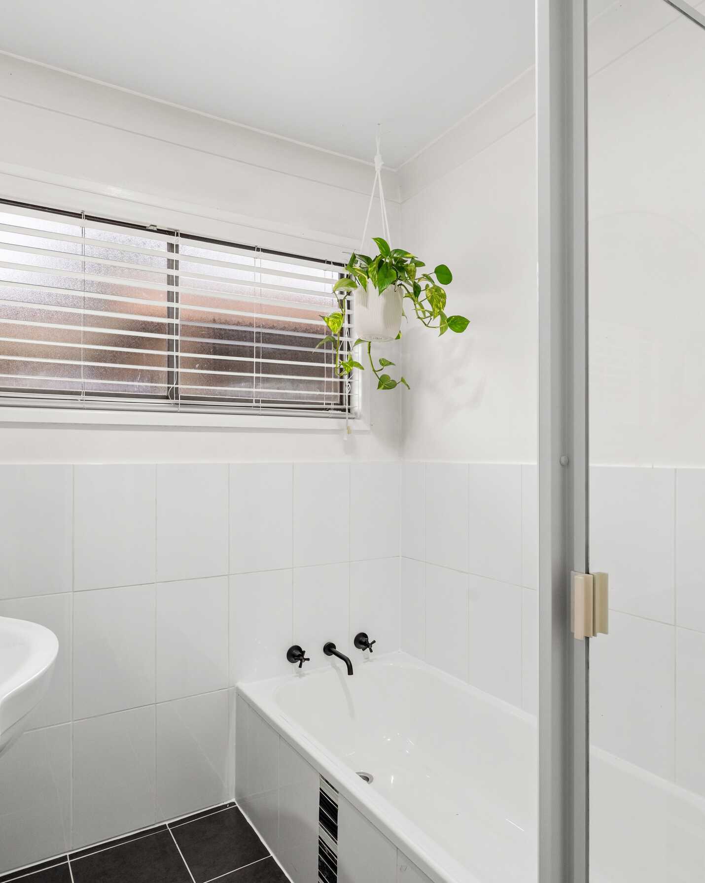 45 The Broadwaters Tascott, Tascott - Thumbnail 4