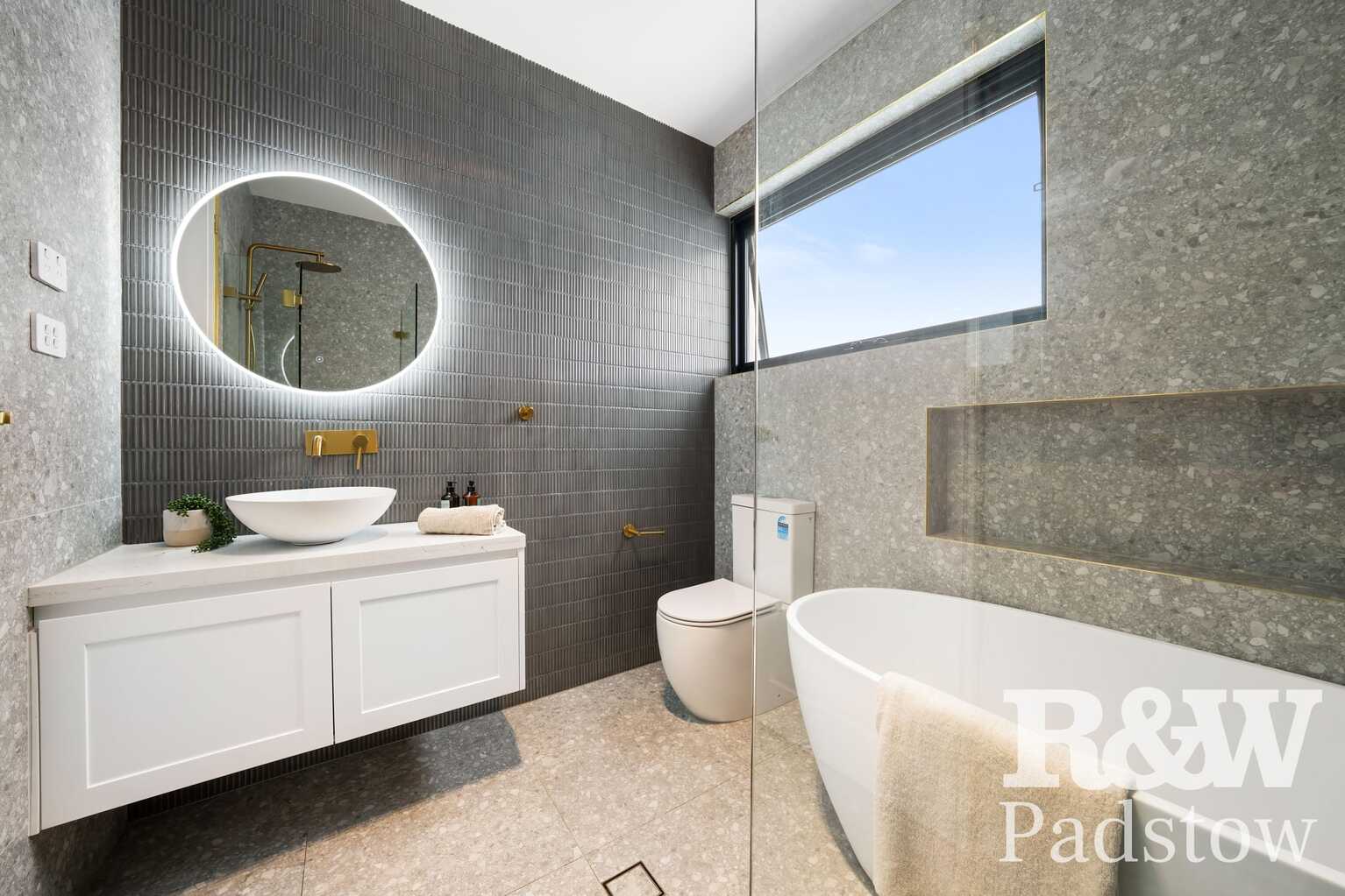 7A Holland Crescent Casula 7A Holland Crescent Casula