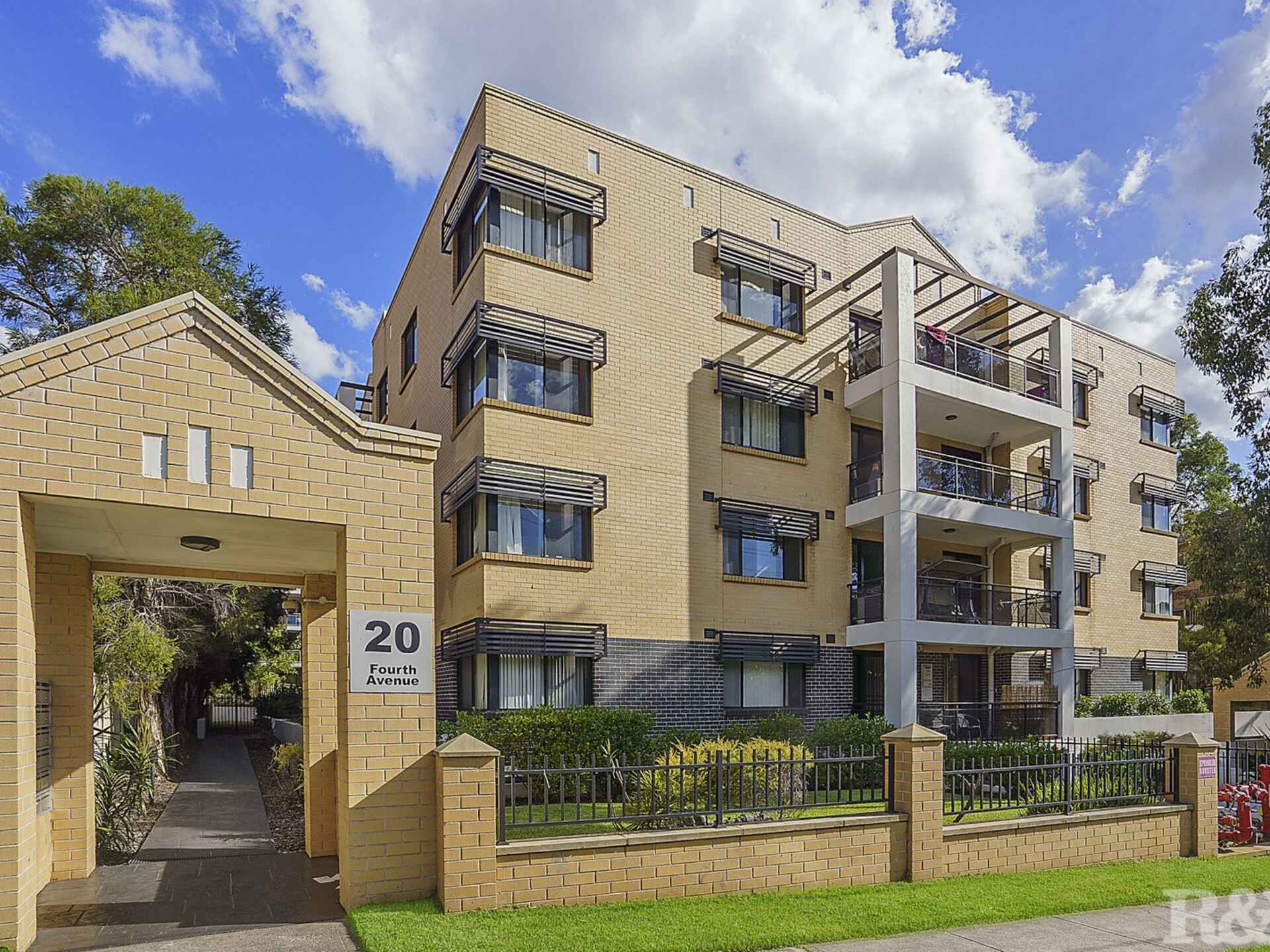 1/20-22 Fourth Avenue Blacktown