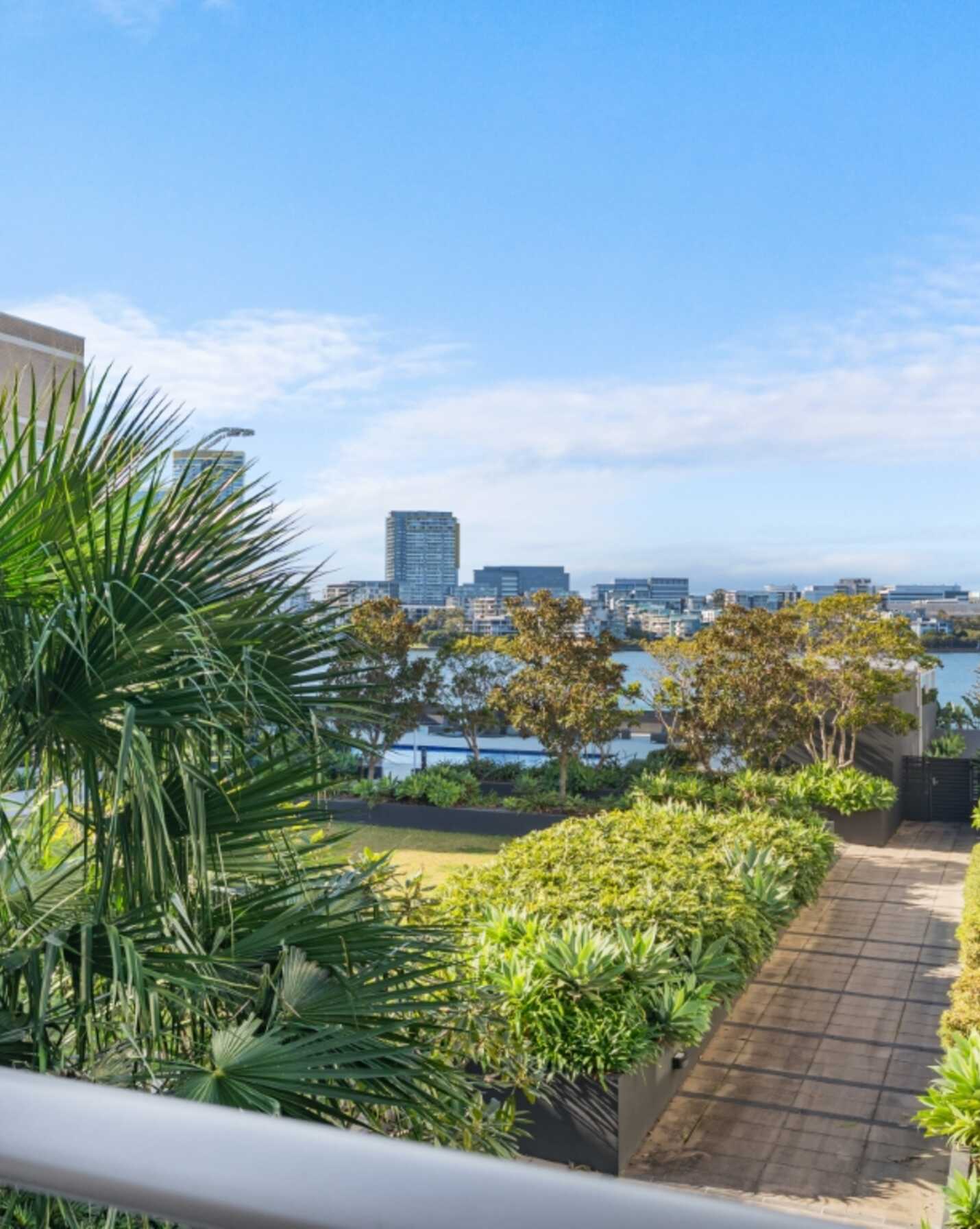 427/16 MARINE PARADE Wentworth Point, Point - Thumbnail 2