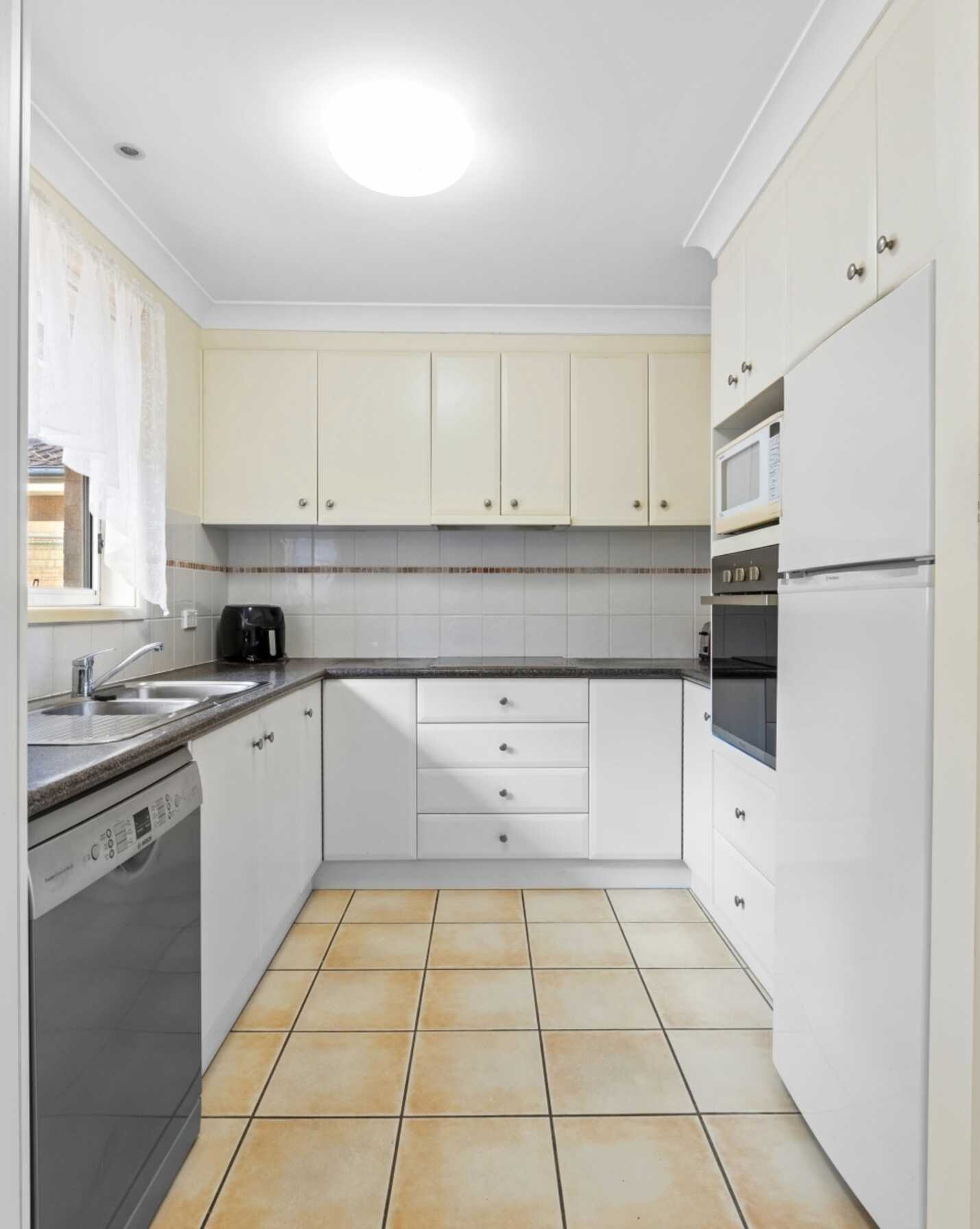 2/16 Warwick Street Blackwall, Blackwall - Thumbnail 2