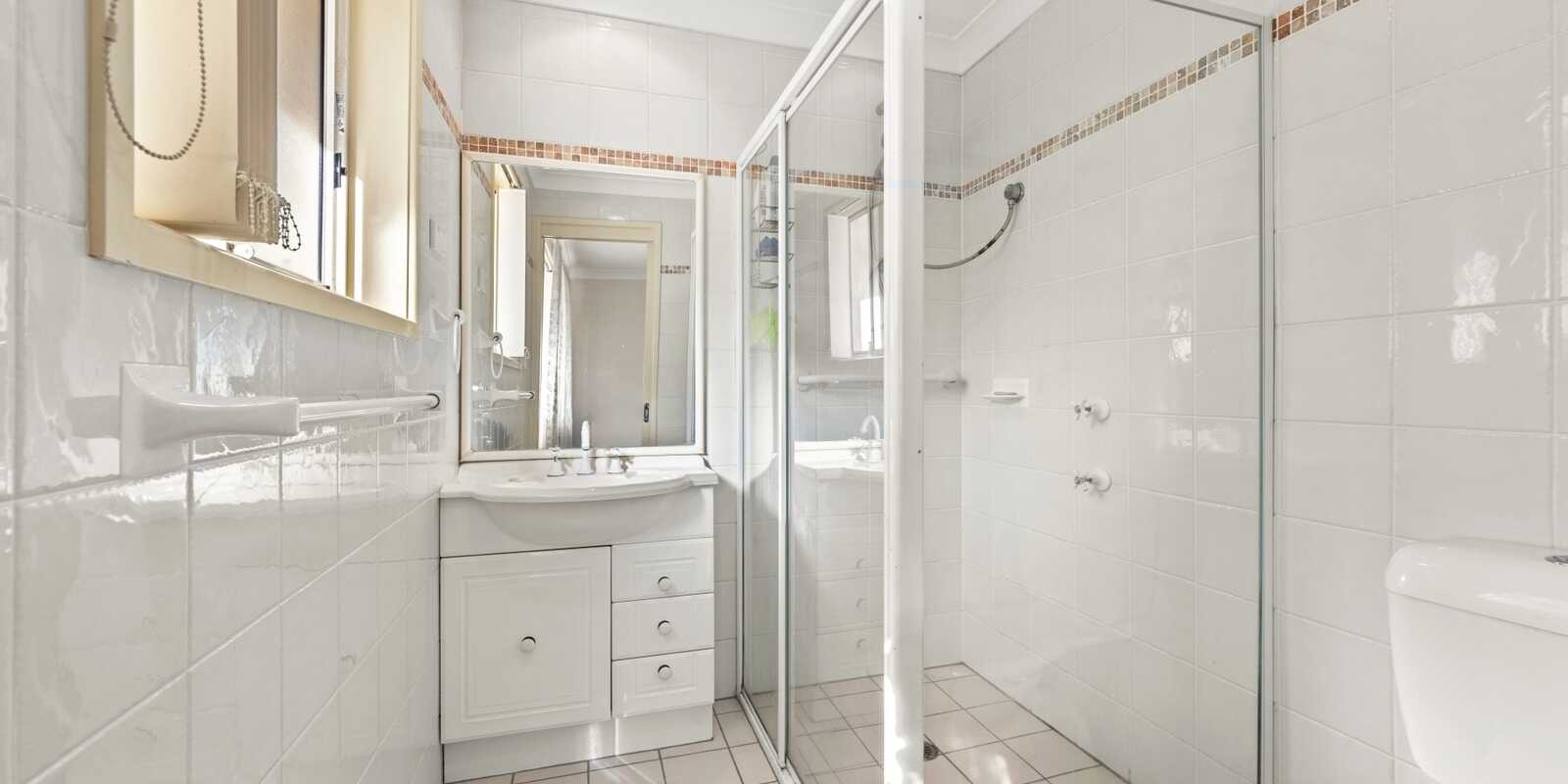 2/16 Warwick Street Blackwall 2/16 Warwick Street Blackwall