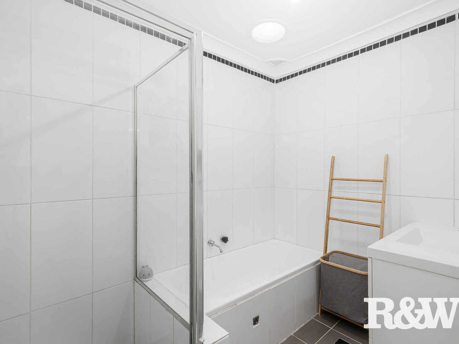 2 Pyramus Place St Clair