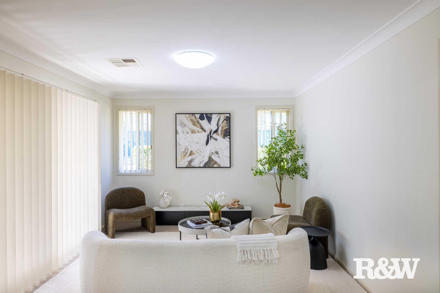24 MATTHEWS SQUARE Ingleburn 24 MATTHEWS SQUARE Ingleburn
