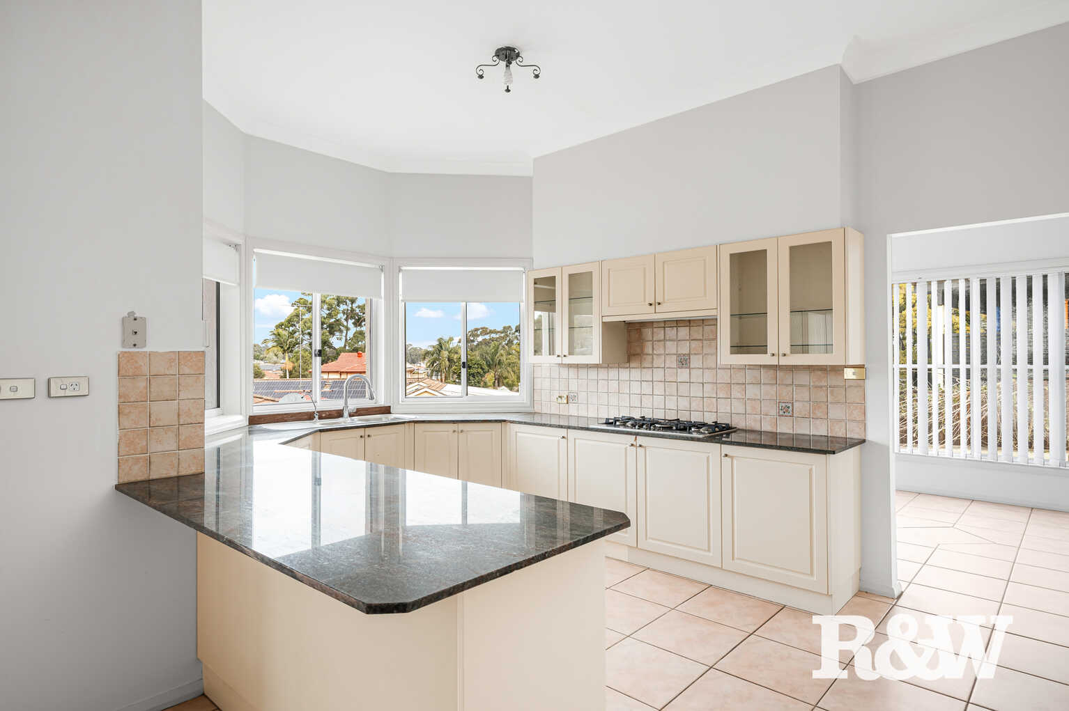 27 Explorers Way St Clair 27 Explorers Way St Clair