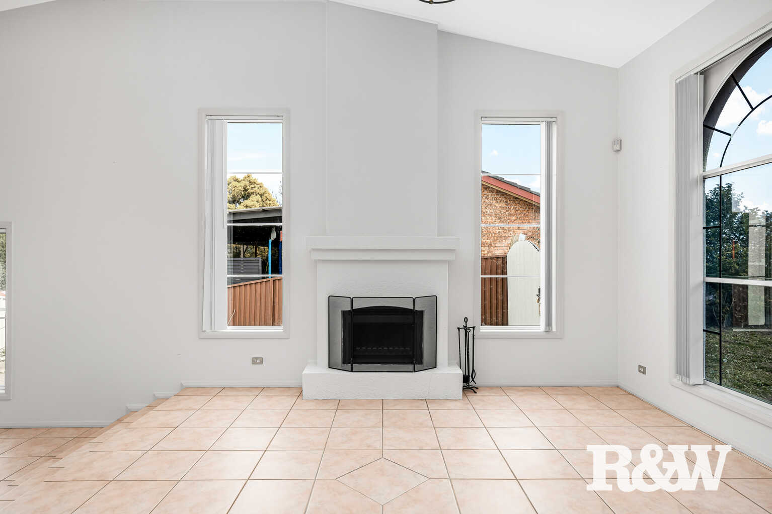 27 Explorers Way St Clair 27 Explorers Way St Clair
