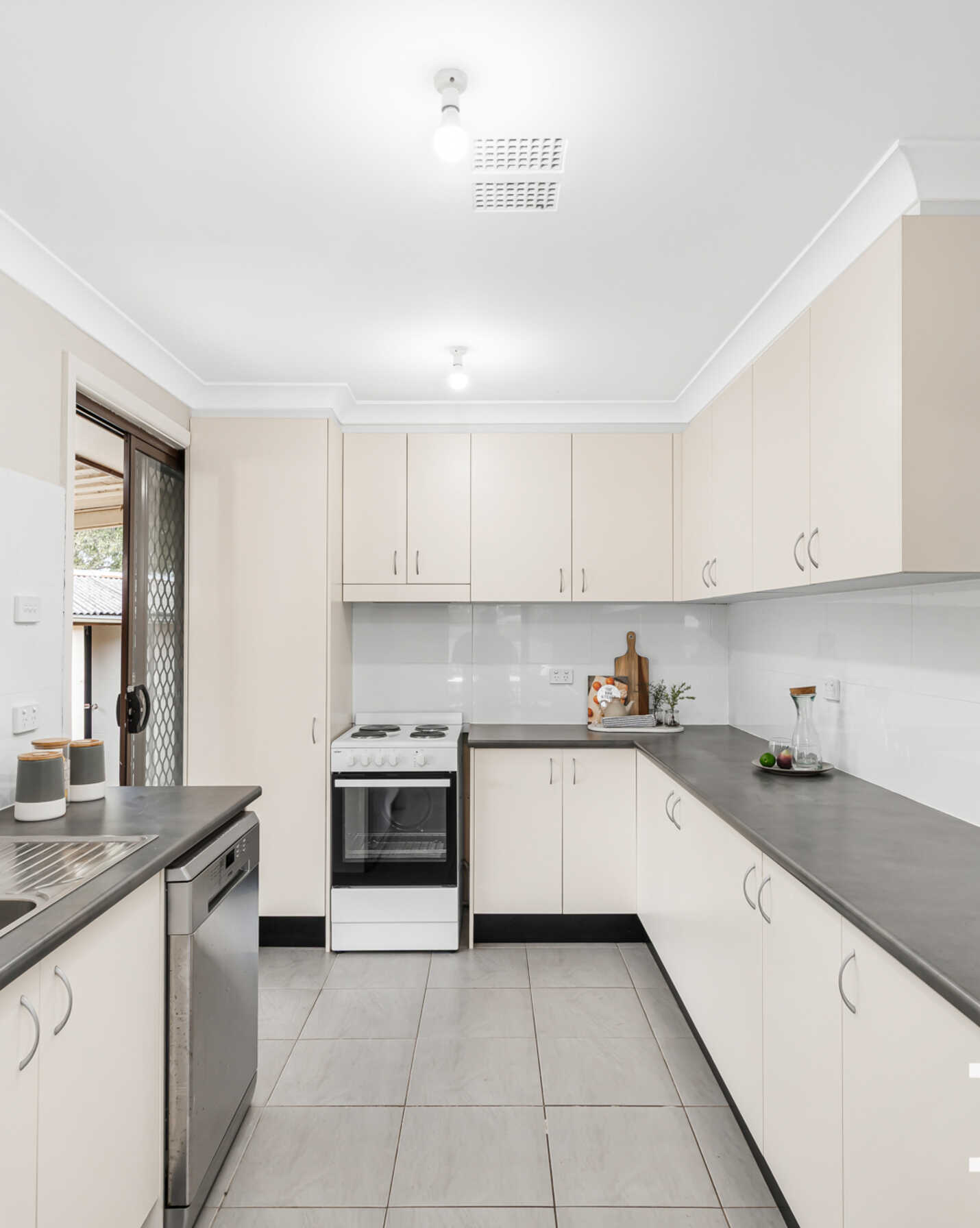27 Niland Crescent Blackett, Blackett - Thumbnail 3