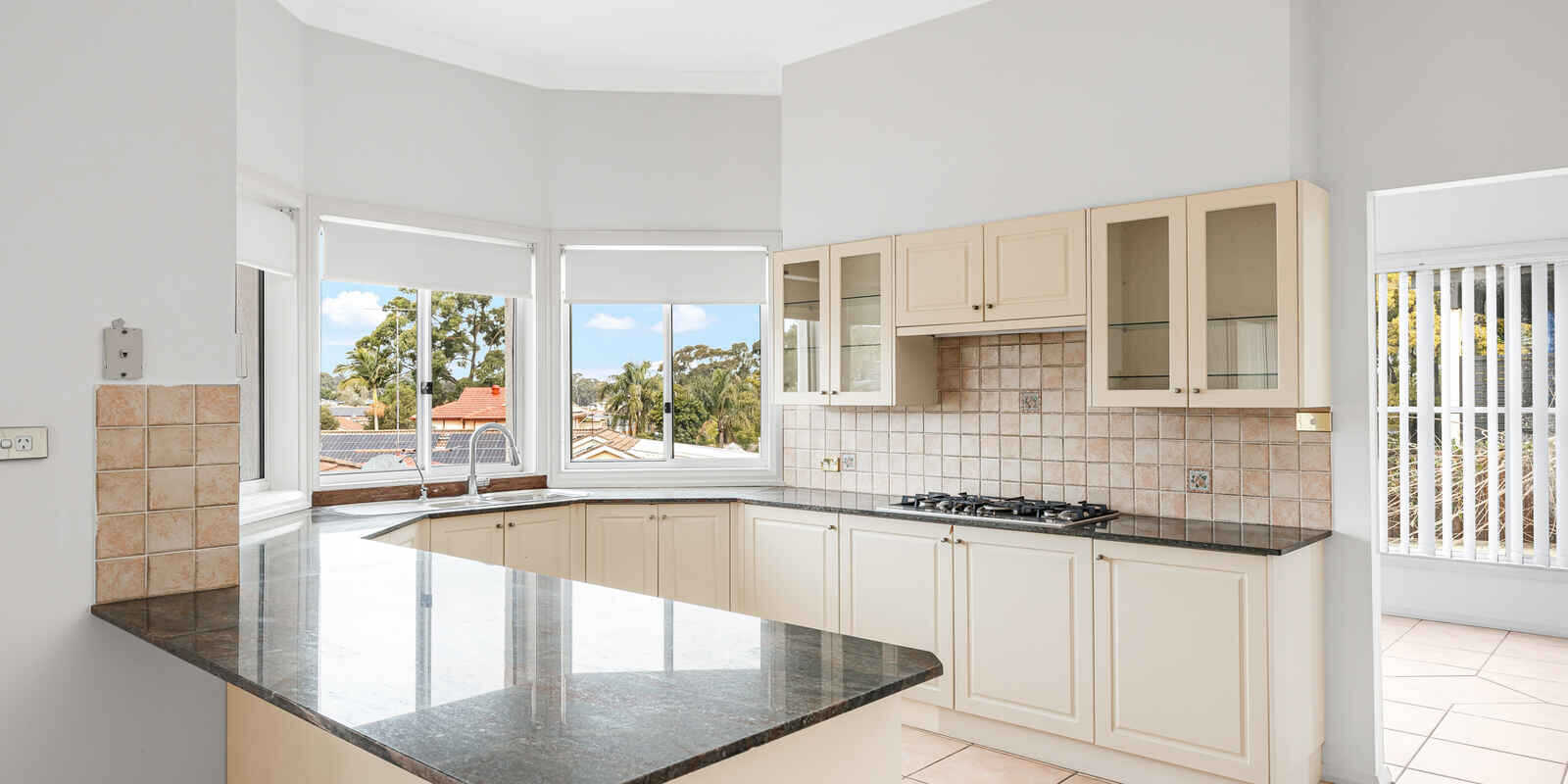 27 Explorers Way St Clair