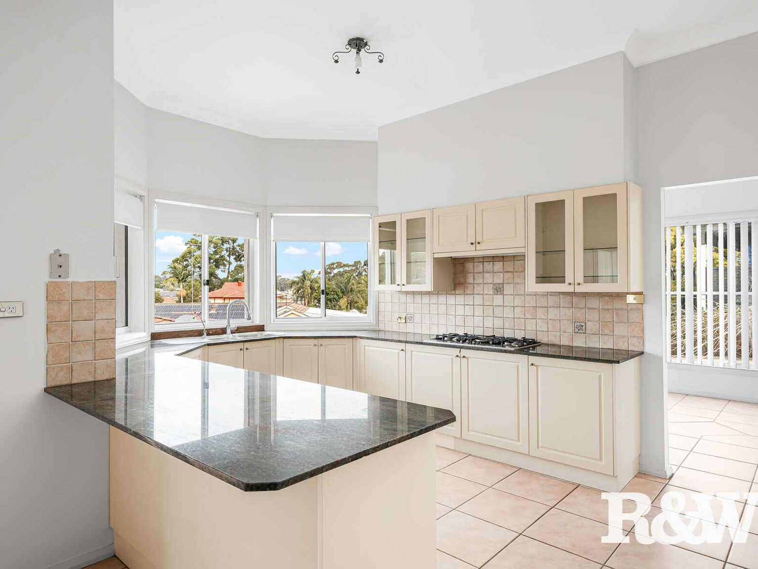 27 Explorers Way St Clair