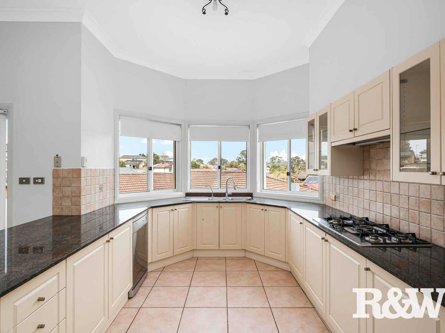 27 Explorers Way St Clair