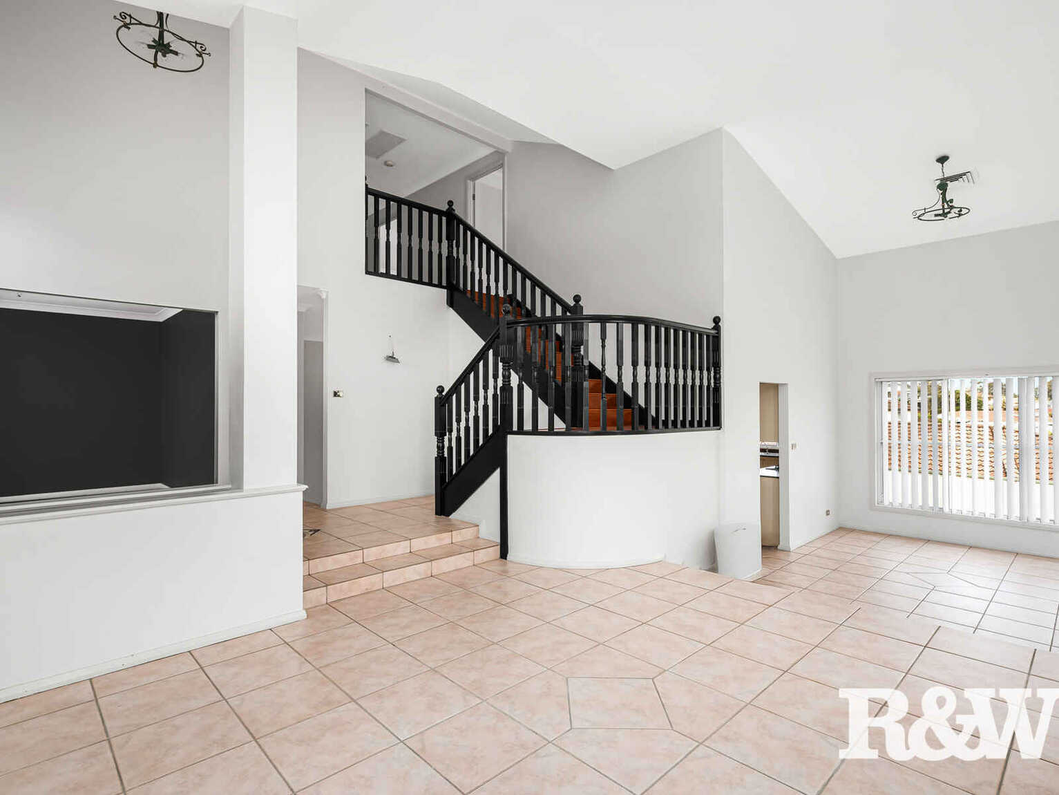 27 Explorers Way St Clair
