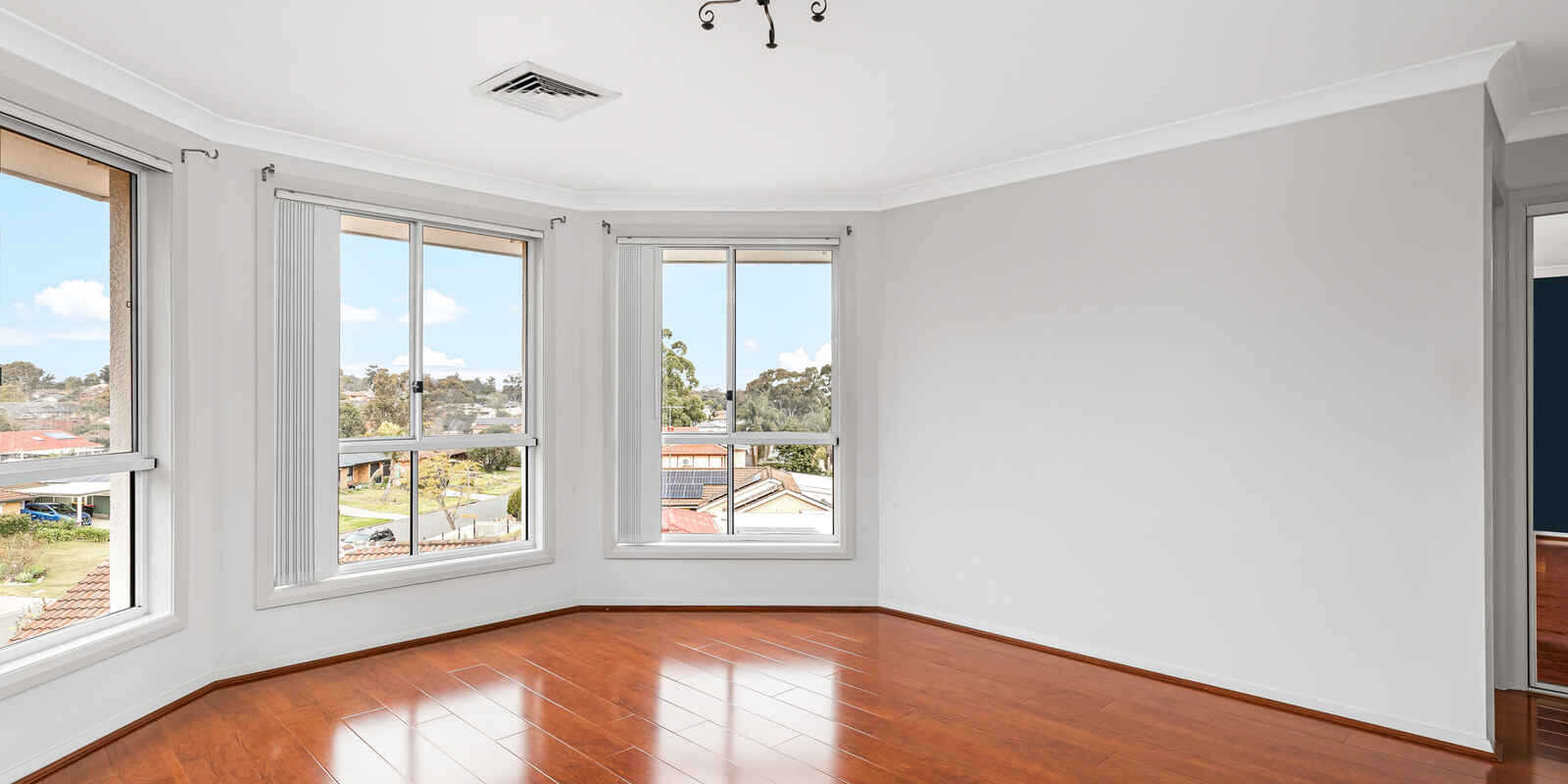 27 Explorers Way St Clair