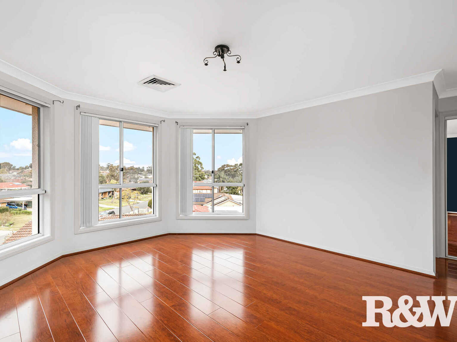 27 Explorers Way St Clair