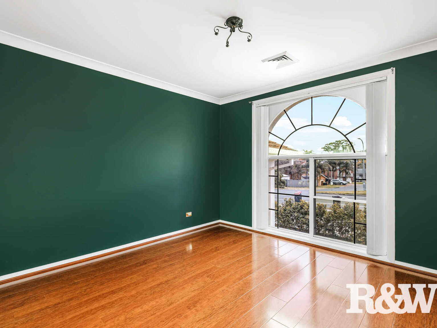 27 Explorers Way St Clair