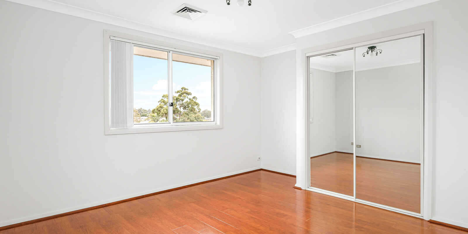 27 Explorers Way St Clair
