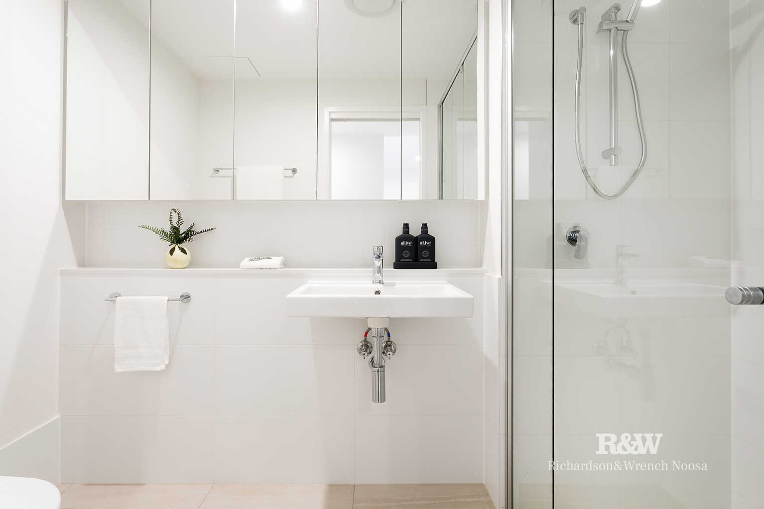2202/57-61 Hofmann Drive Noosaville 2202/57-61 Hofmann Drive Noosaville