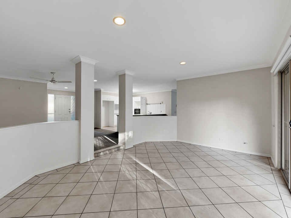 8 Hereford Crescent Carindale