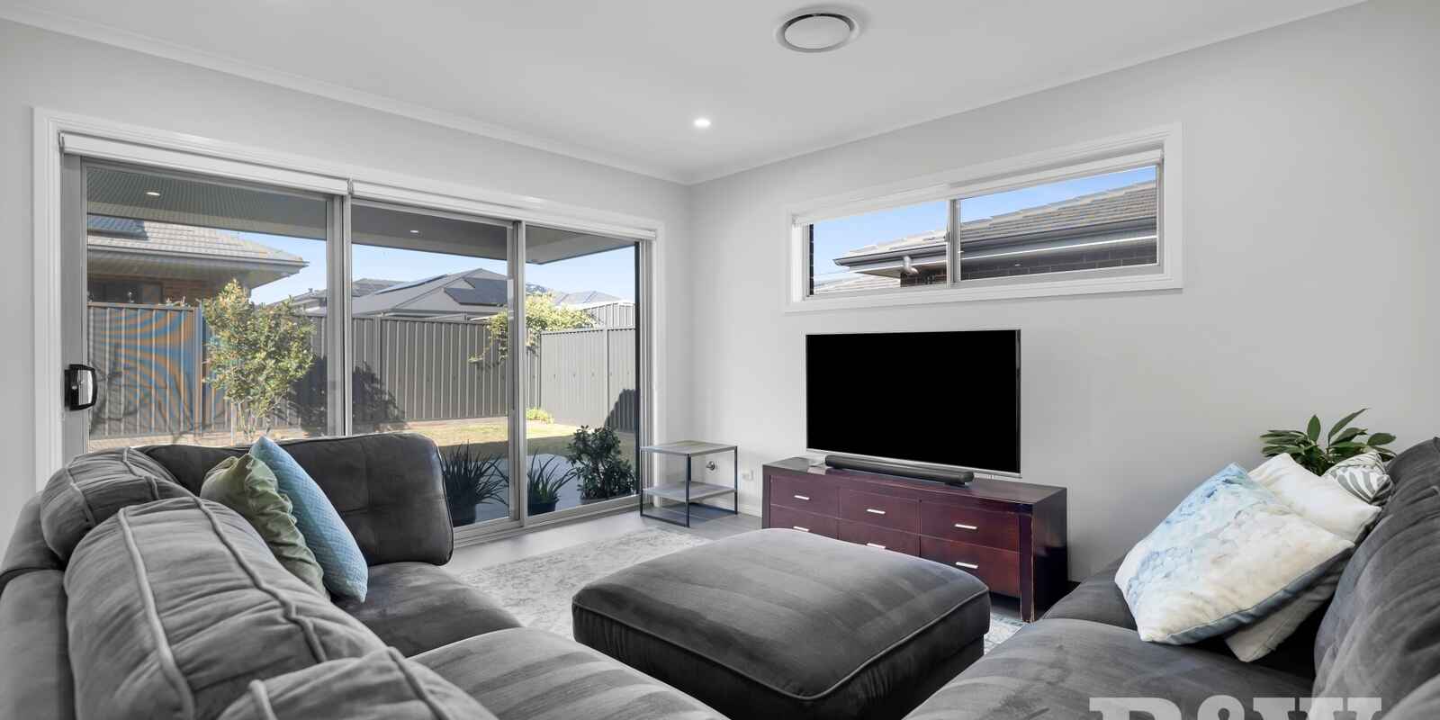 25 GLORY LOOP Catherine Field