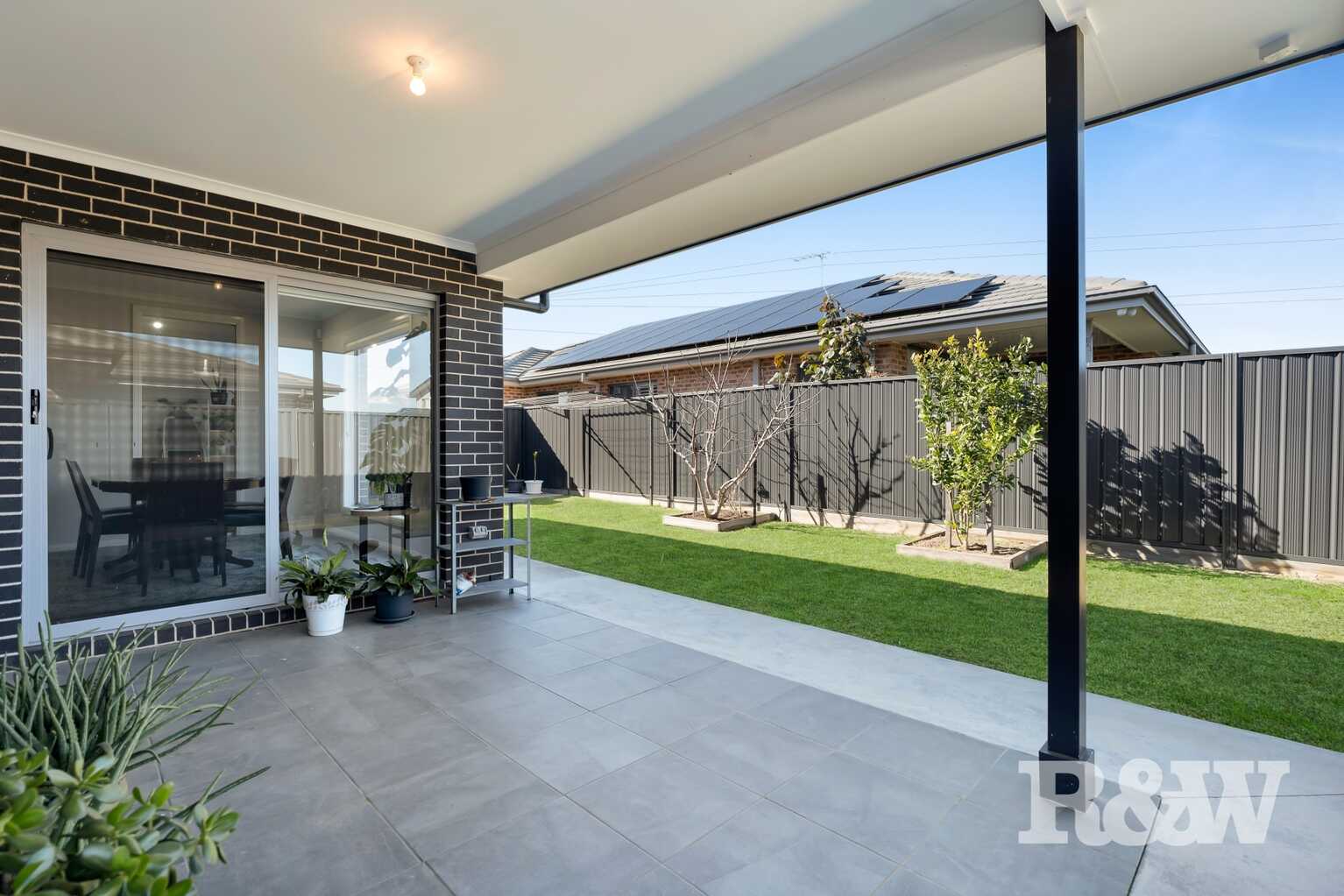25 GLORY LOOP Catherine Field