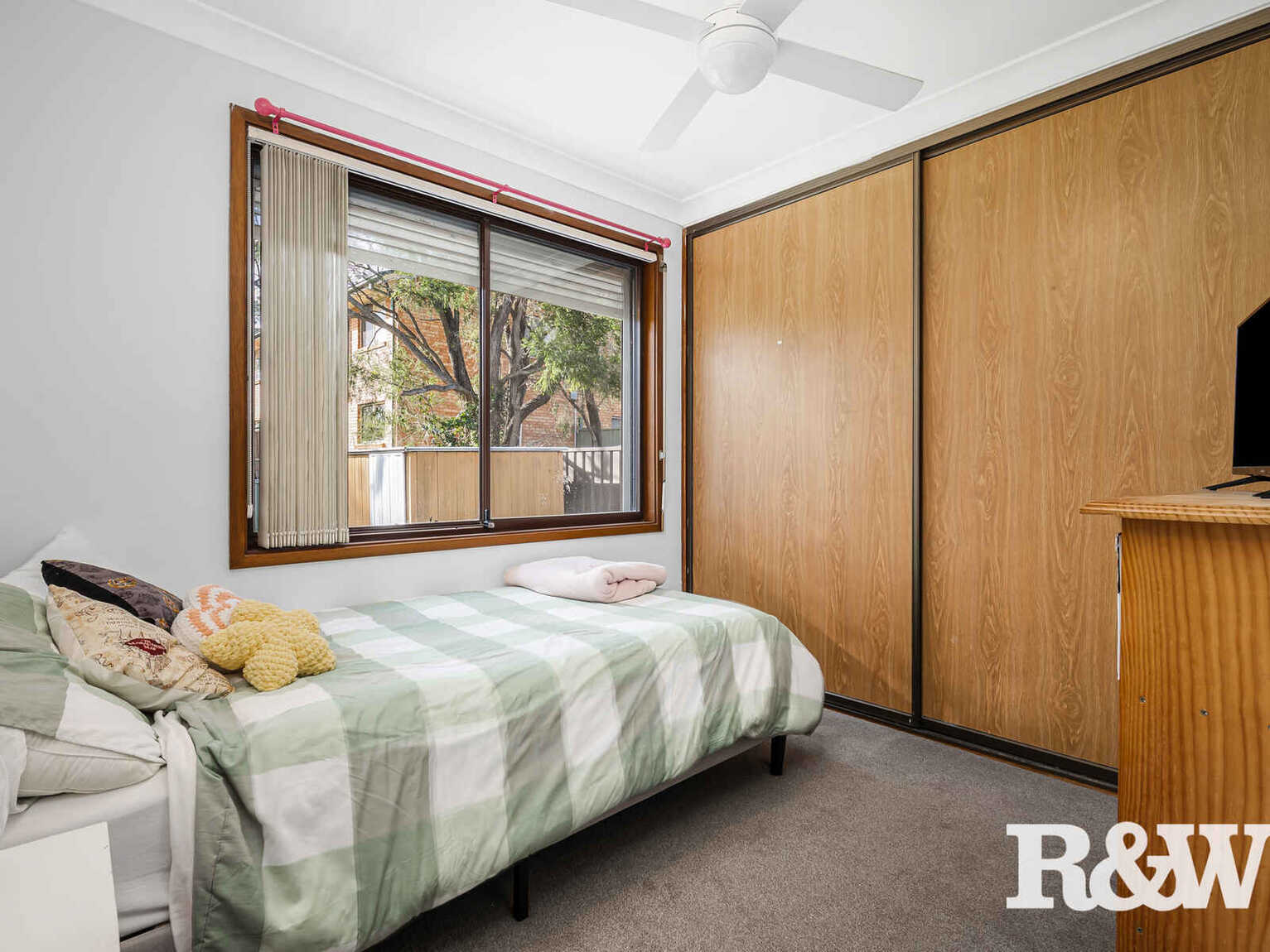 36 Explorers Way St Clair