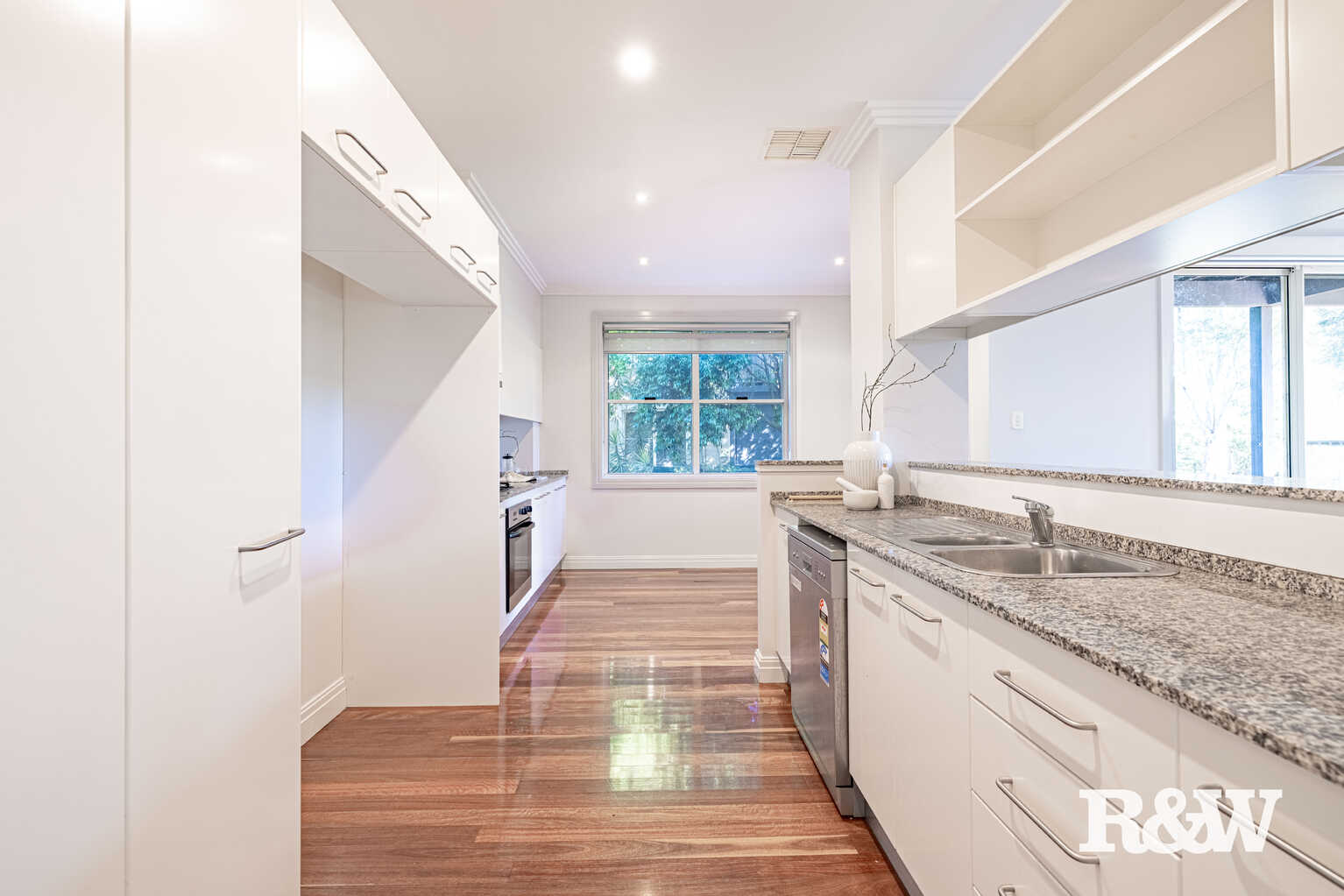 13 JANE JARVIS WAY Macquarie Links 13 JANE JARVIS WAY Macquarie Links