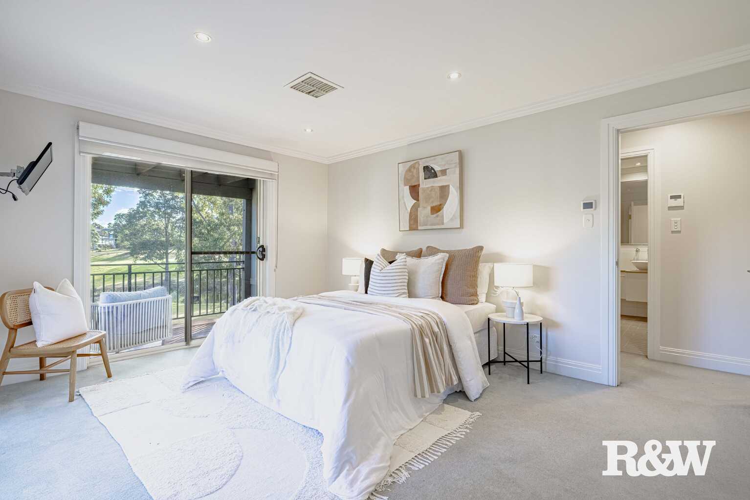 13 JANE JARVIS WAY Macquarie Links 13 JANE JARVIS WAY Macquarie Links