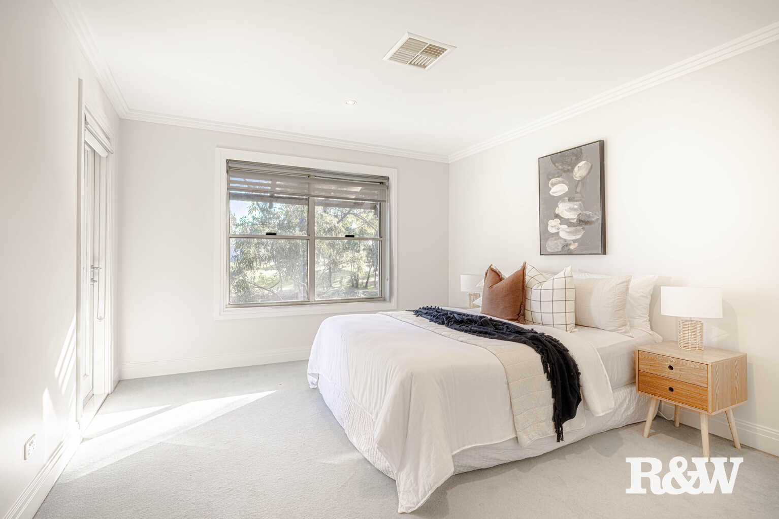 13 JANE JARVIS WAY Macquarie Links 13 JANE JARVIS WAY Macquarie Links