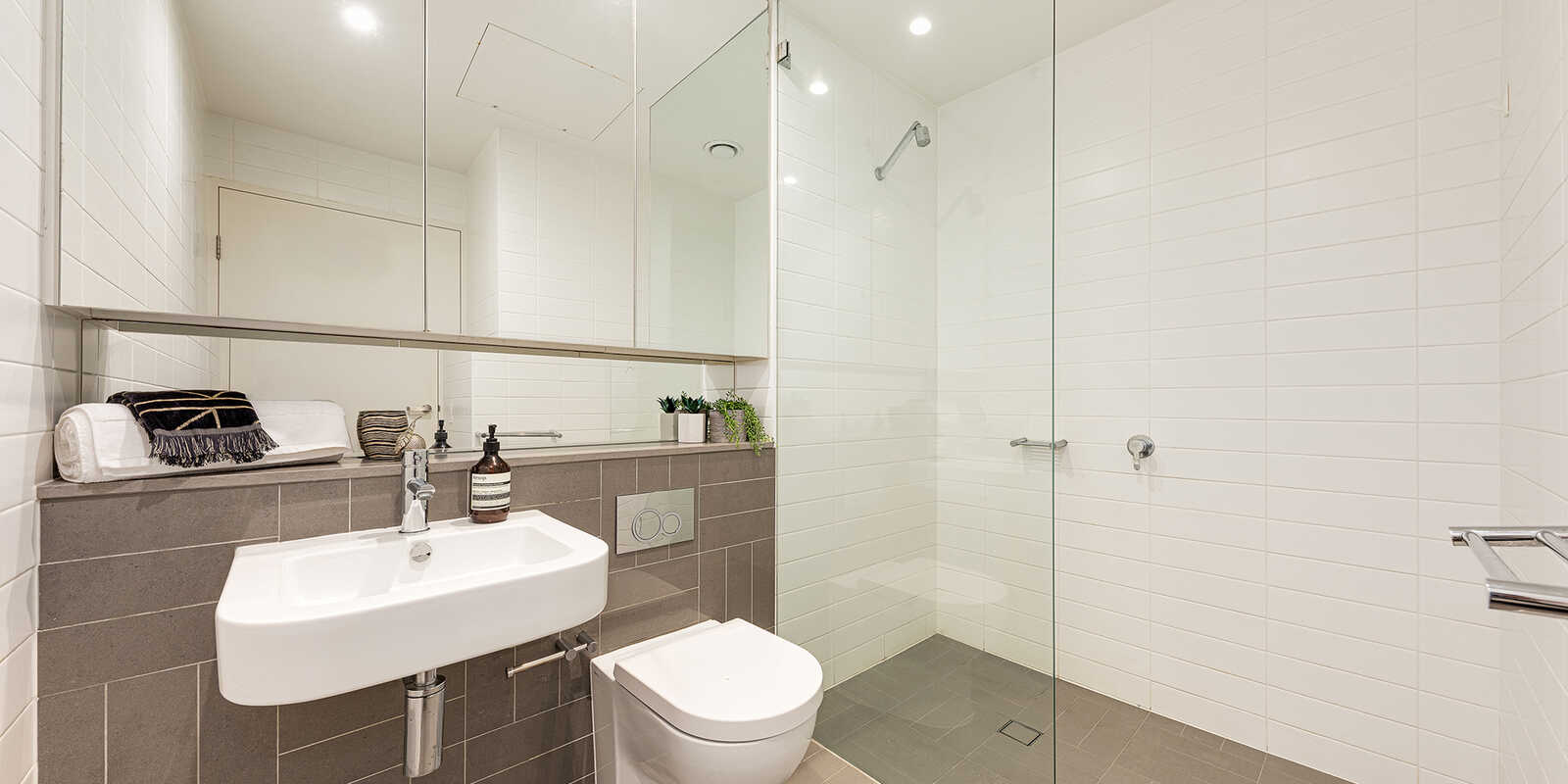 208/138 Walker Street North Sydney