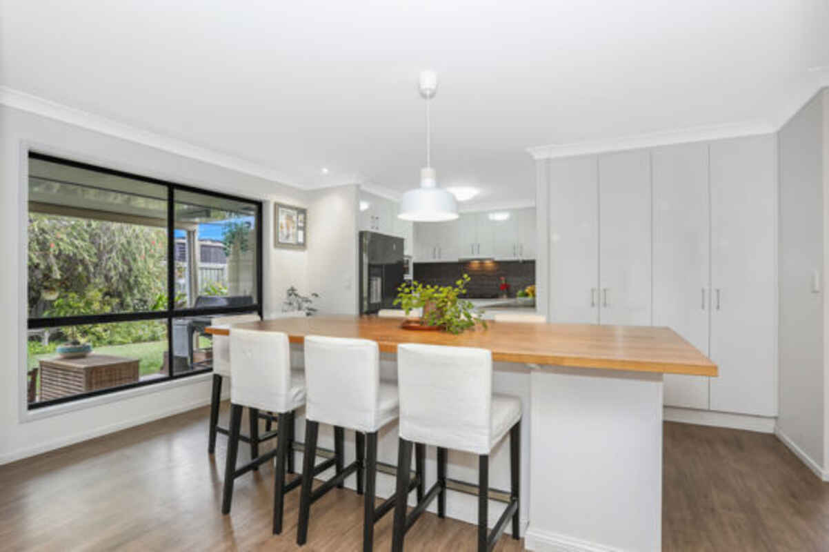 5 Sandpiper Court Sandstone Point 5 Sandpiper Court Sandstone Point