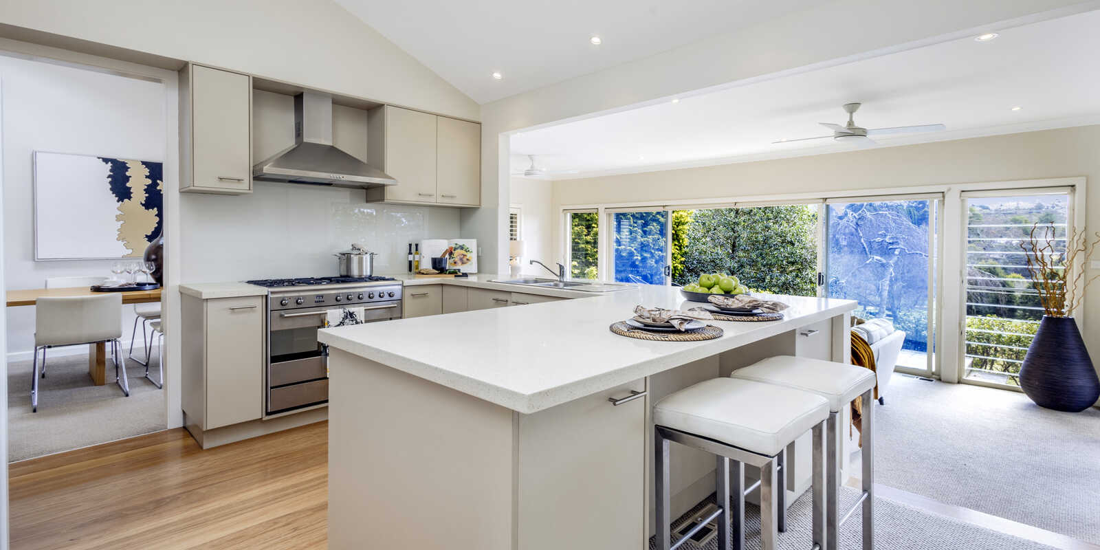 68 Brightlands Avenue Blackheath 68 Brightlands Avenue Blackheath