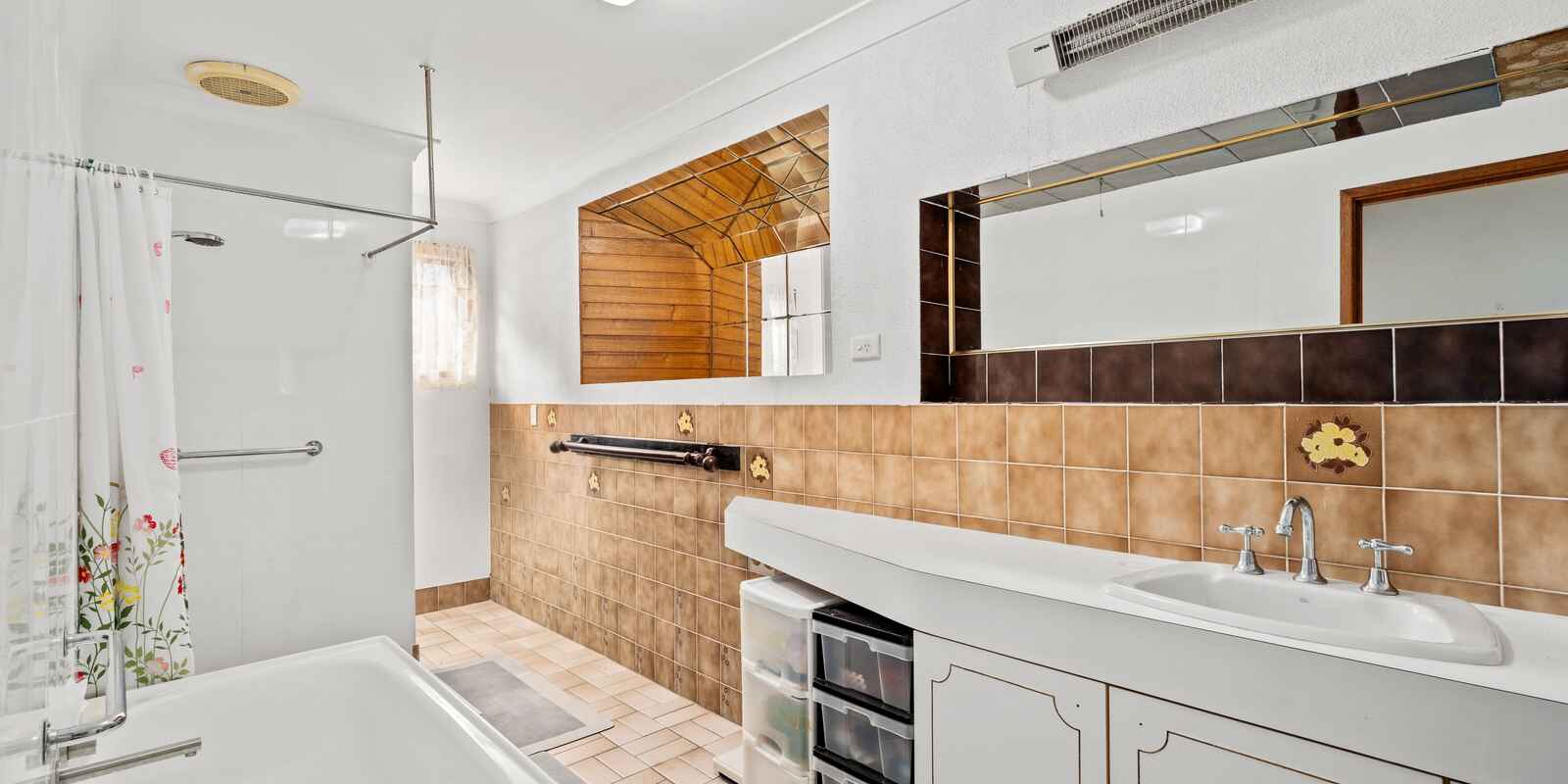 30 Matthews Parade Point Clare 30 Matthews Parade Point Clare