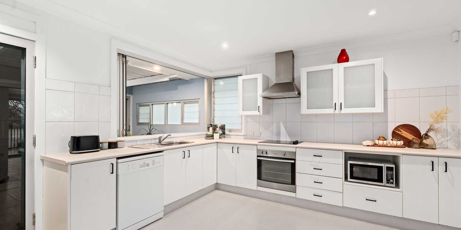 27 Matthews Parade Point Clare 27 Matthews Parade Point Clare