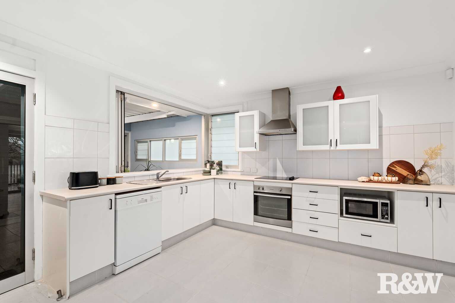 27 Matthews Parade Point Clare 27 Matthews Parade Point Clare