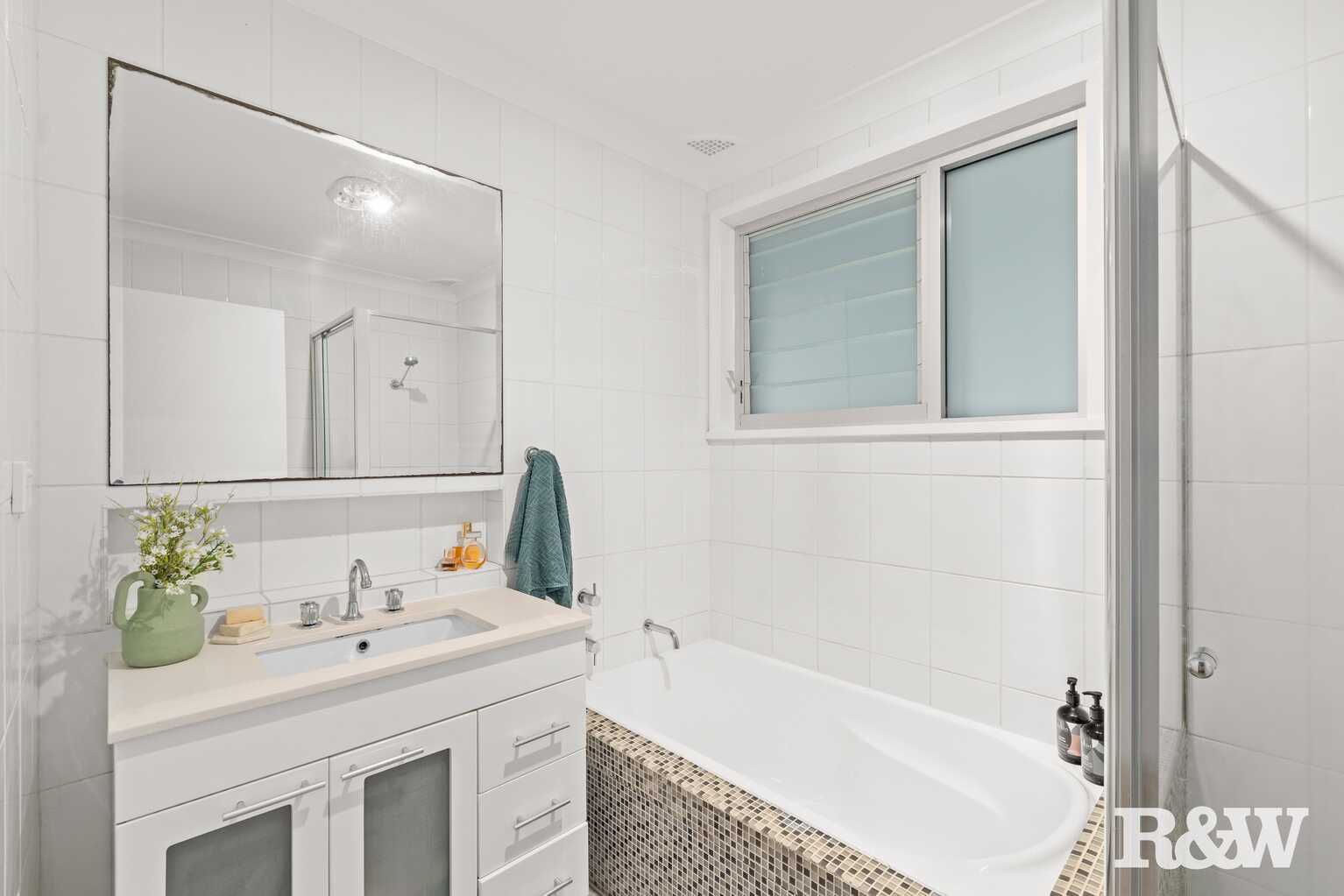 27 Matthews Parade Point Clare 27 Matthews Parade Point Clare