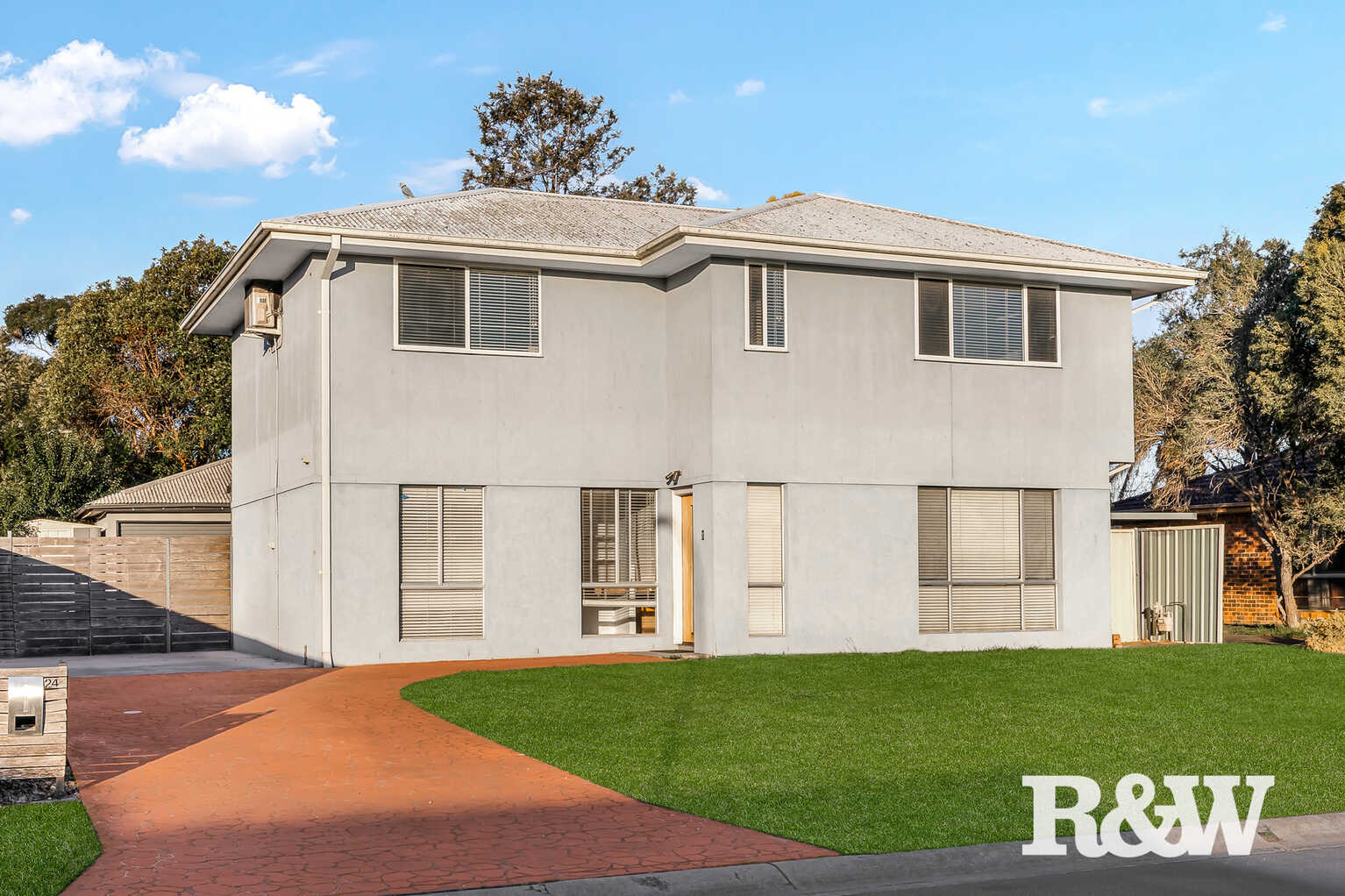 24 Madison Circuit St Clair