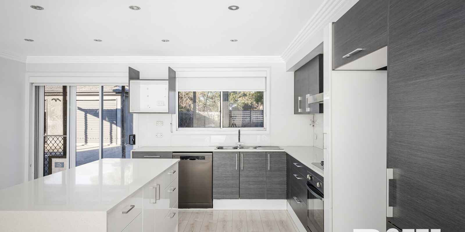 24 Madison Circuit St Clair