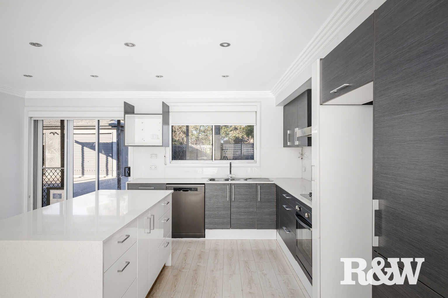 24 Madison Circuit St Clair