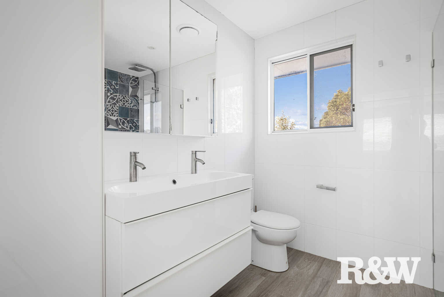 24 Madison Circuit St Clair