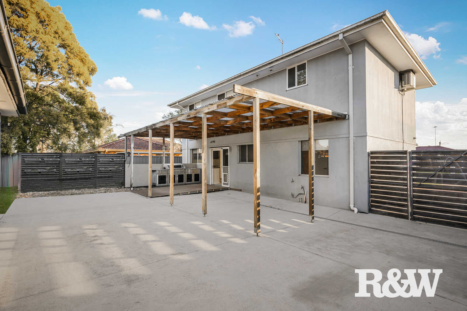 24 Madison Circuit St Clair