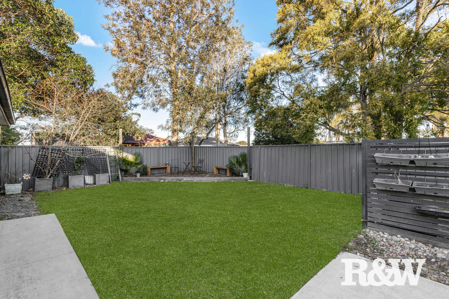 24 Madison Circuit St Clair