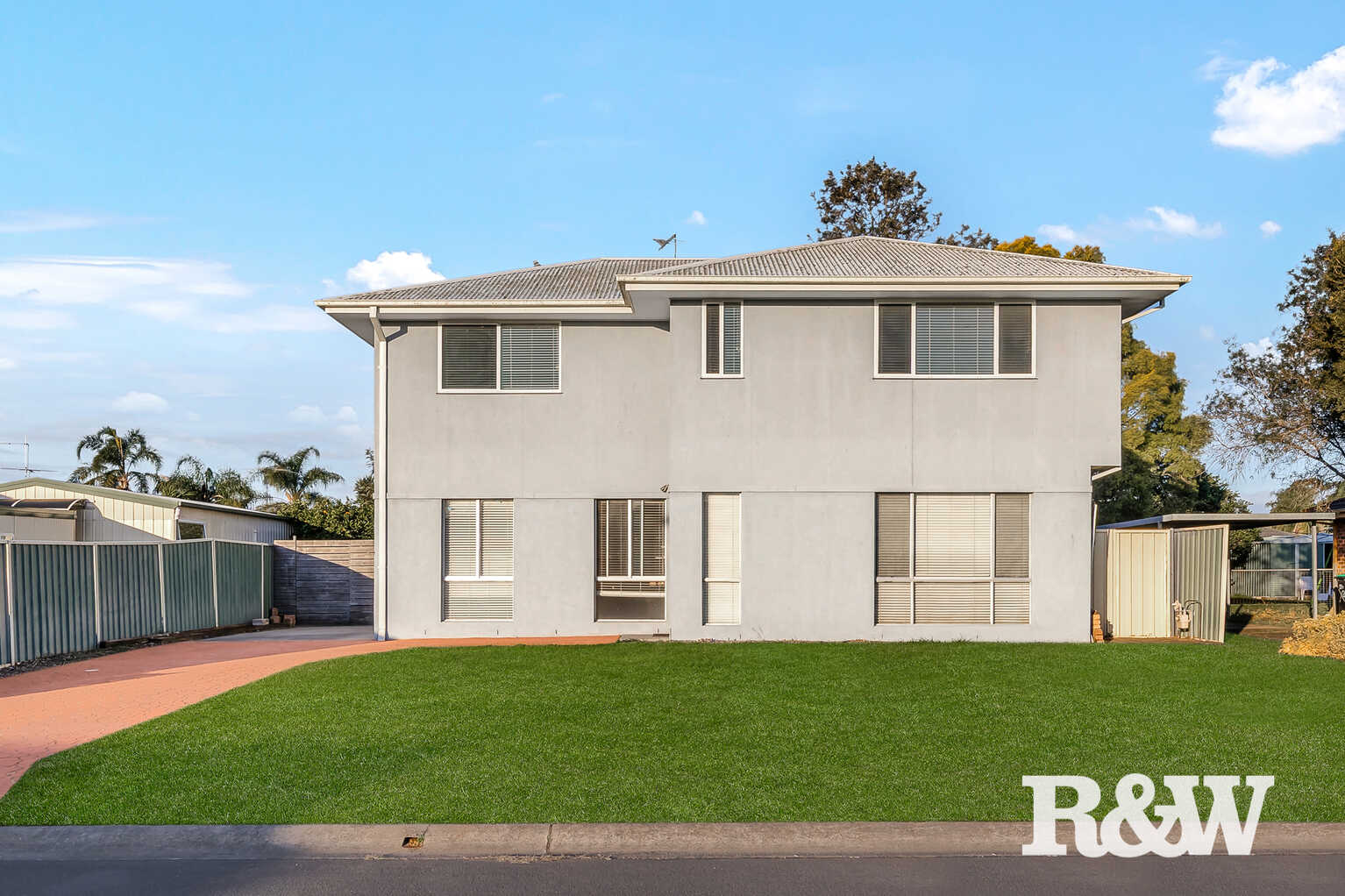 24 Madison Circuit St Clair