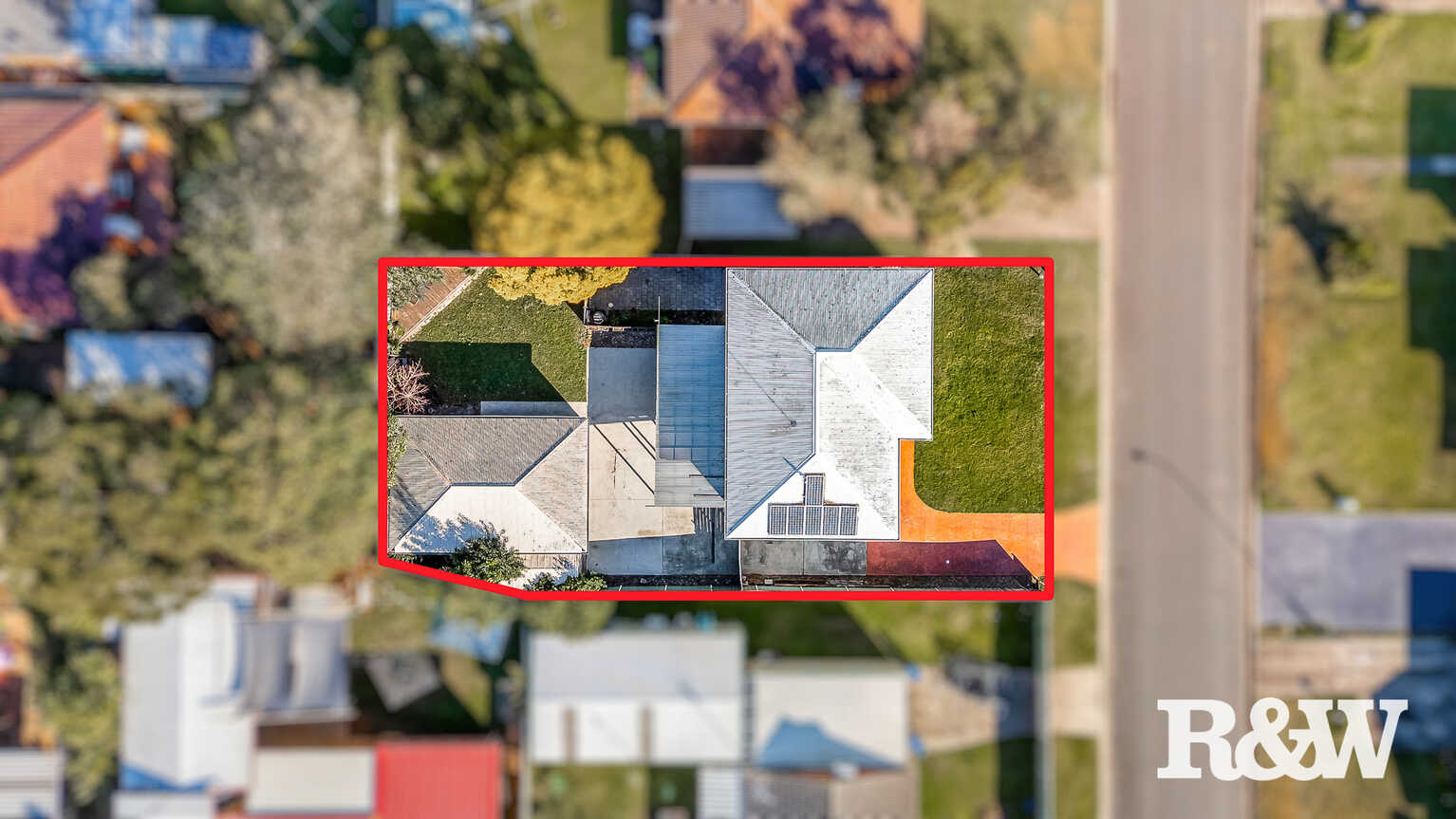 24 Madison Circuit St Clair