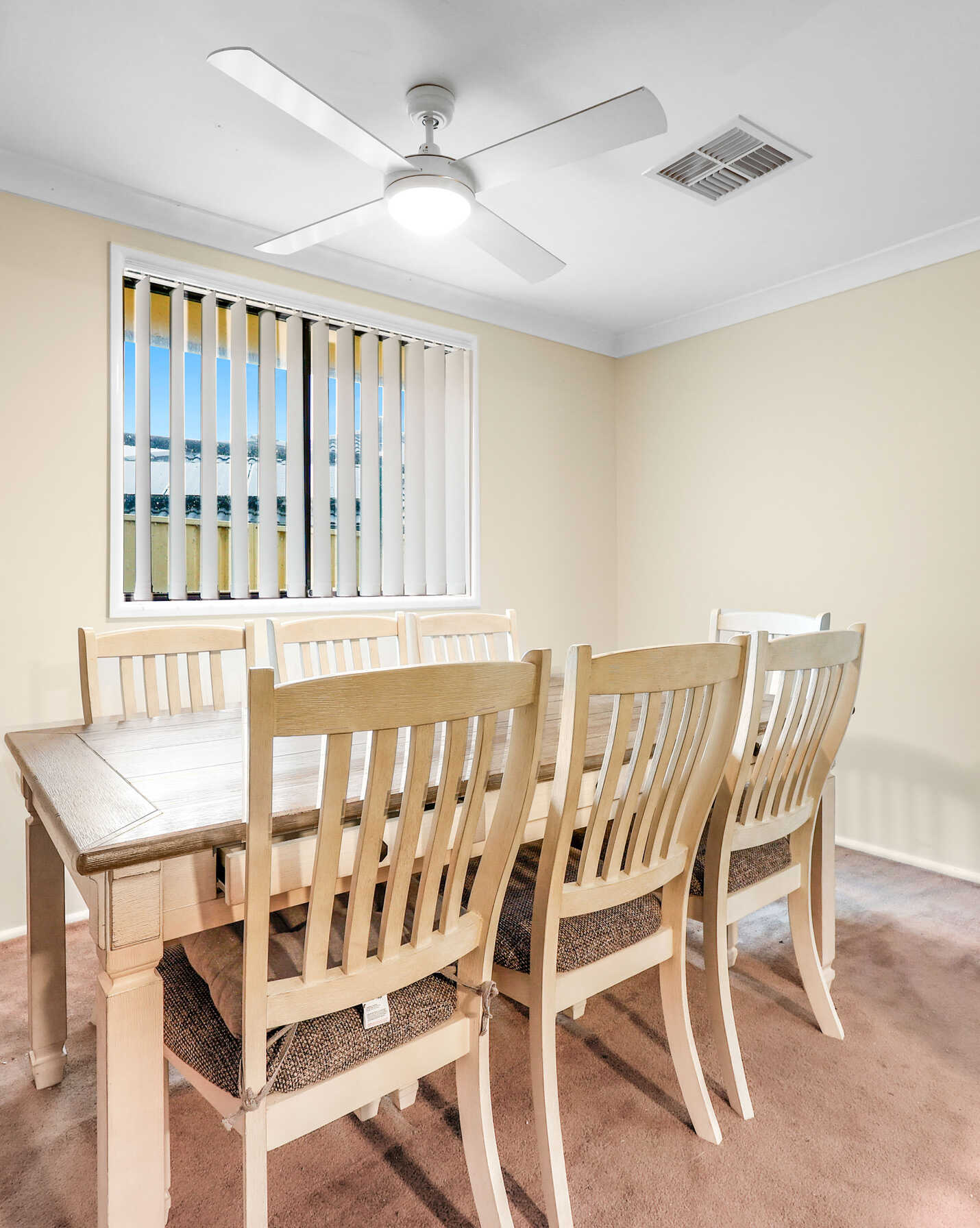 8 Larapinta Crescent St Helens Park, Park - Thumbnail 3