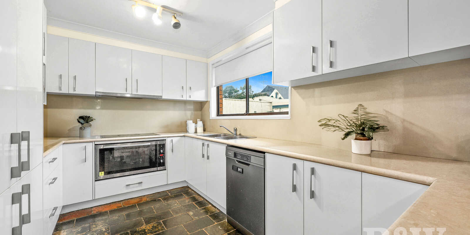 8 Larapinta Crescent St Helens Park 8 Larapinta Crescent St Helens Park